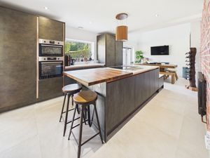 KITCHEN/BREAKFAST ROOM- click for photo gallery